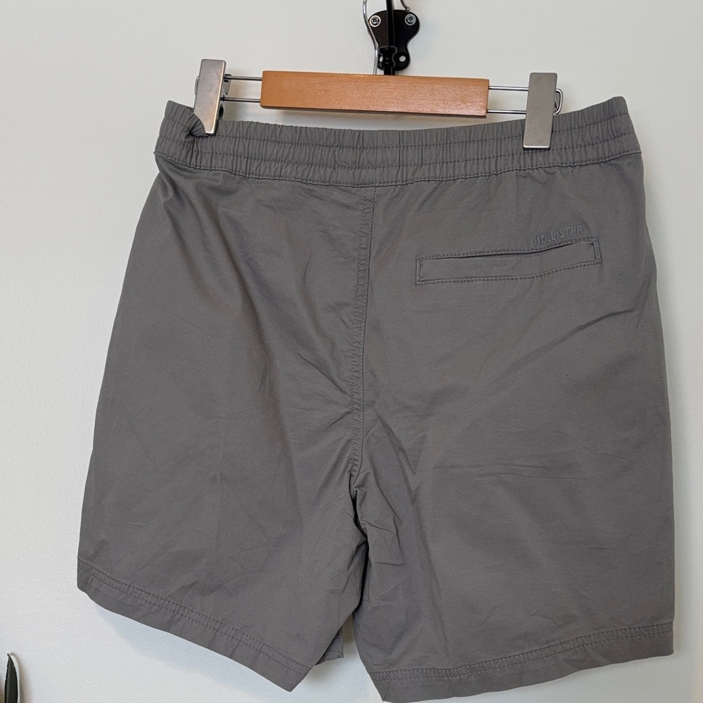 NWT Hollister Gray Flat Front Men Shorts - Picture 4 of 4